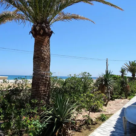 At Seafront With Private Garden-655 Prázdninový dům Denia