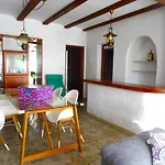 At Seafront With Private Garden-655 Сasa de vacaciones *