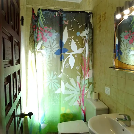 بيت للعطل At Seafront With Private Garden-655