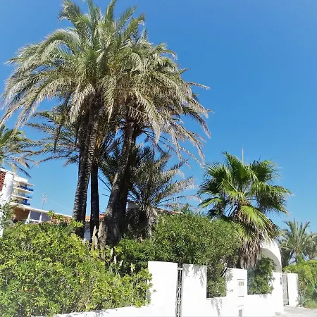 At Seafront With Private Garden-655 Semesterbostad *