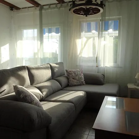 At Seafront With Private Garden-655 Semesterbostad *